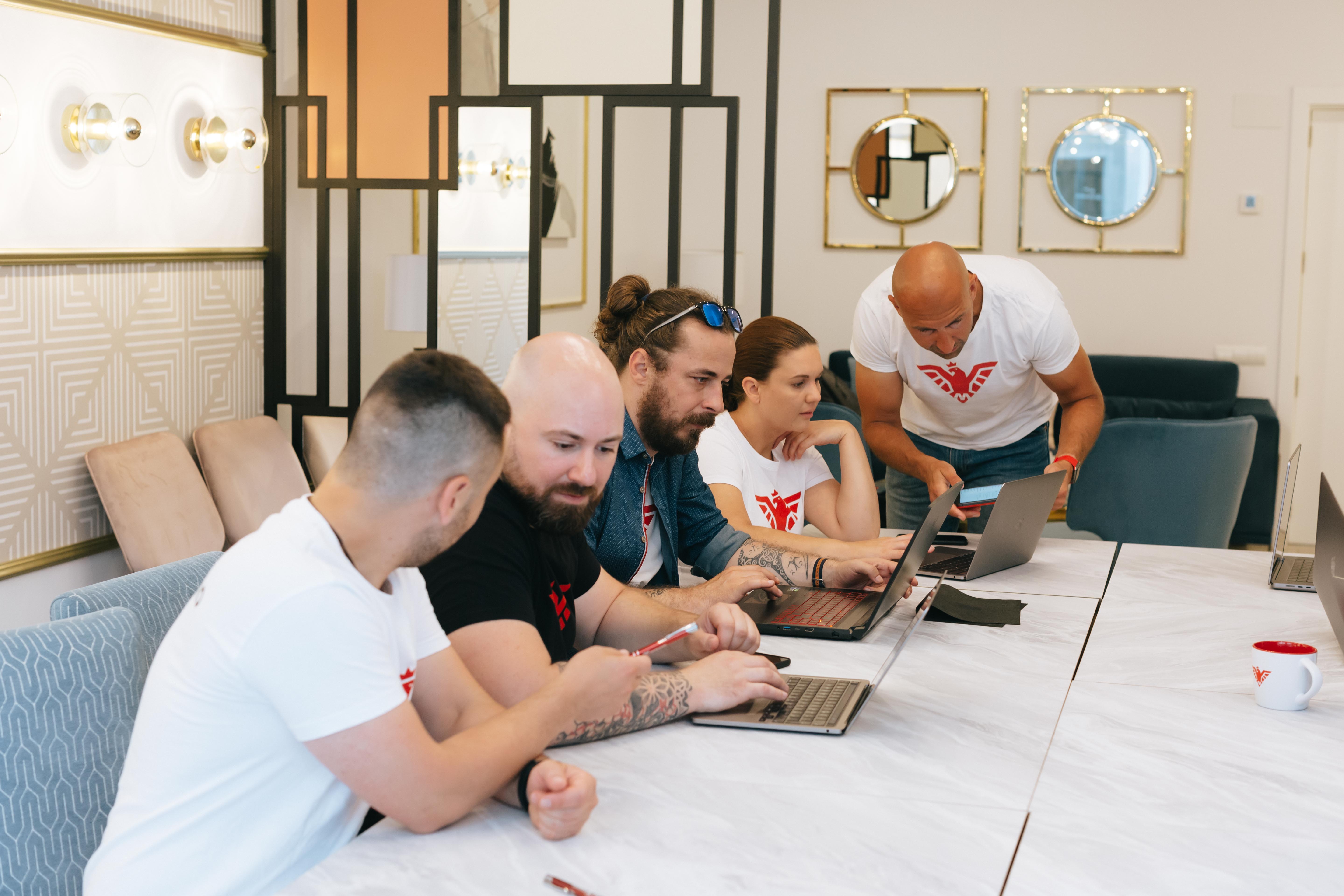 how to hire a remote team - moravio